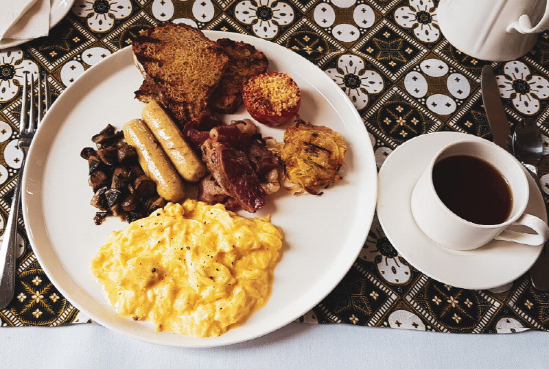 English Breakfast in Cafe Batavia