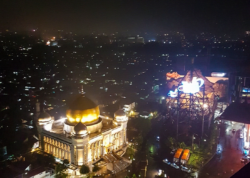 반둥 루프탑 라운지 야경