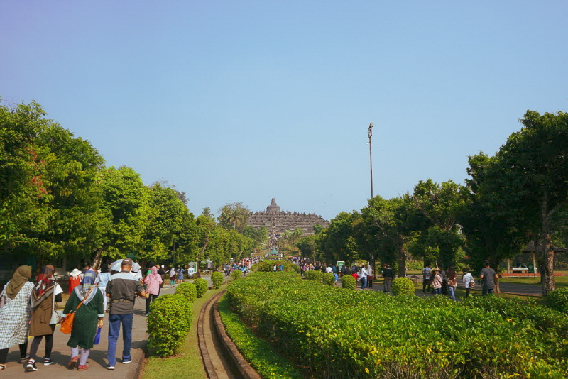 보로부두르 사원 입구