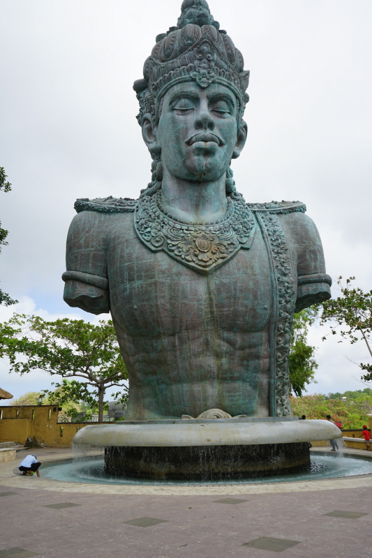 가루다 공원 비슈누 흉상